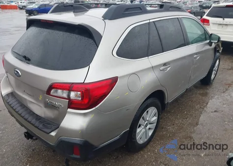 2018 Subaru Outback 2.5I Premium z USA, uszkodzony, nr VIN 4S4BSACC6J3364482